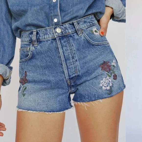 Reformation High Waisted Charlie Jean Denim Shorts Fauna Embroidery Blue Raw Hem - Picture 2 of 15